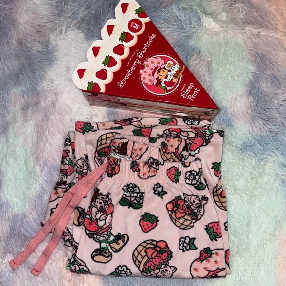 Strawberry Shortcake Print Lounge Pants x Forever 21
Gently used + original box - Picture 9 of 9
